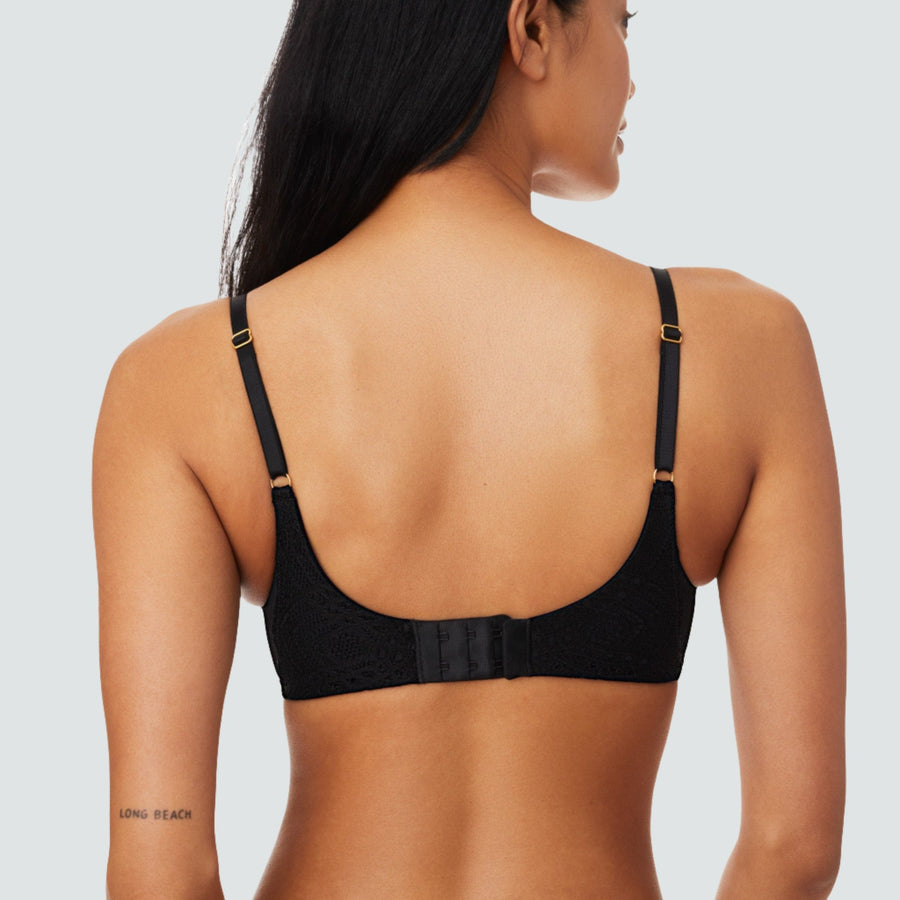 Aya wears 32B