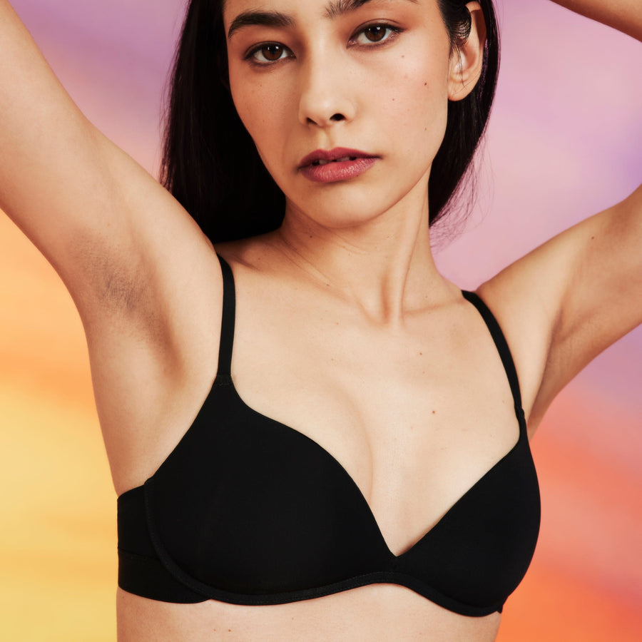 Nadine wears 32B