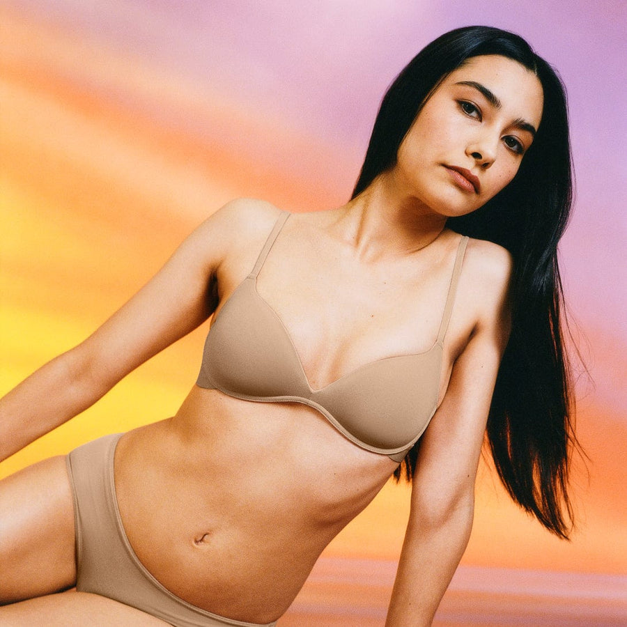 Nadine wears 32B