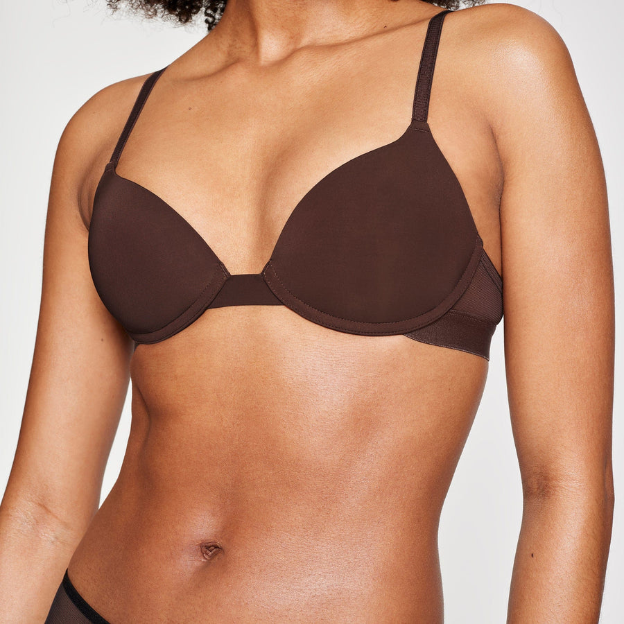 Abelise wears 32A
