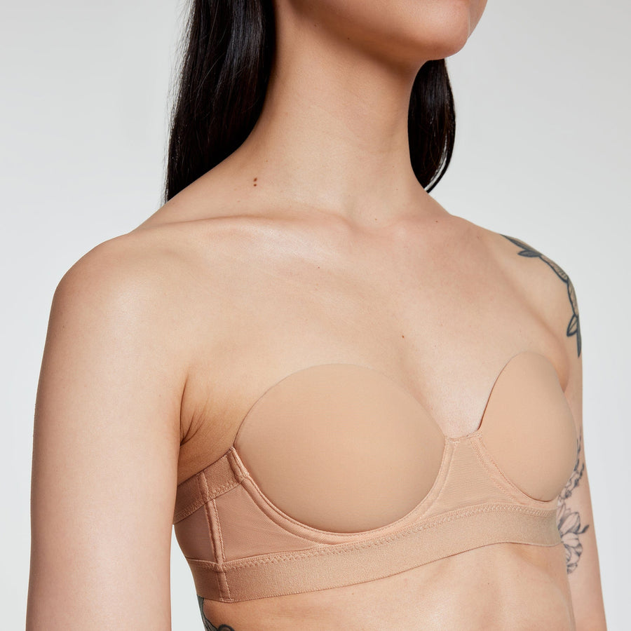 Amanda wears 32A
