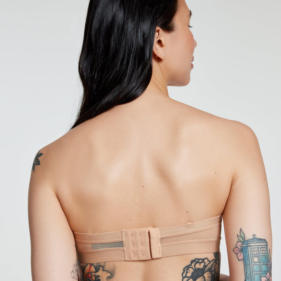 Amanda wears 32A