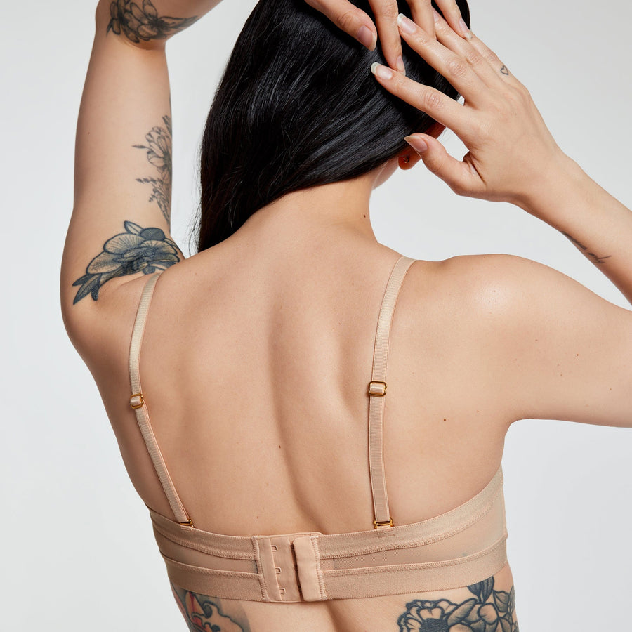 Amanda wears 32A