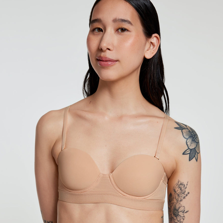 Amanda wears 32A