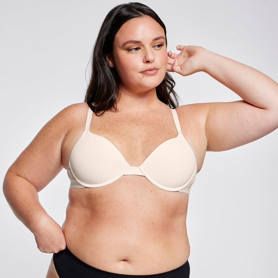 Kelsey wears 38B