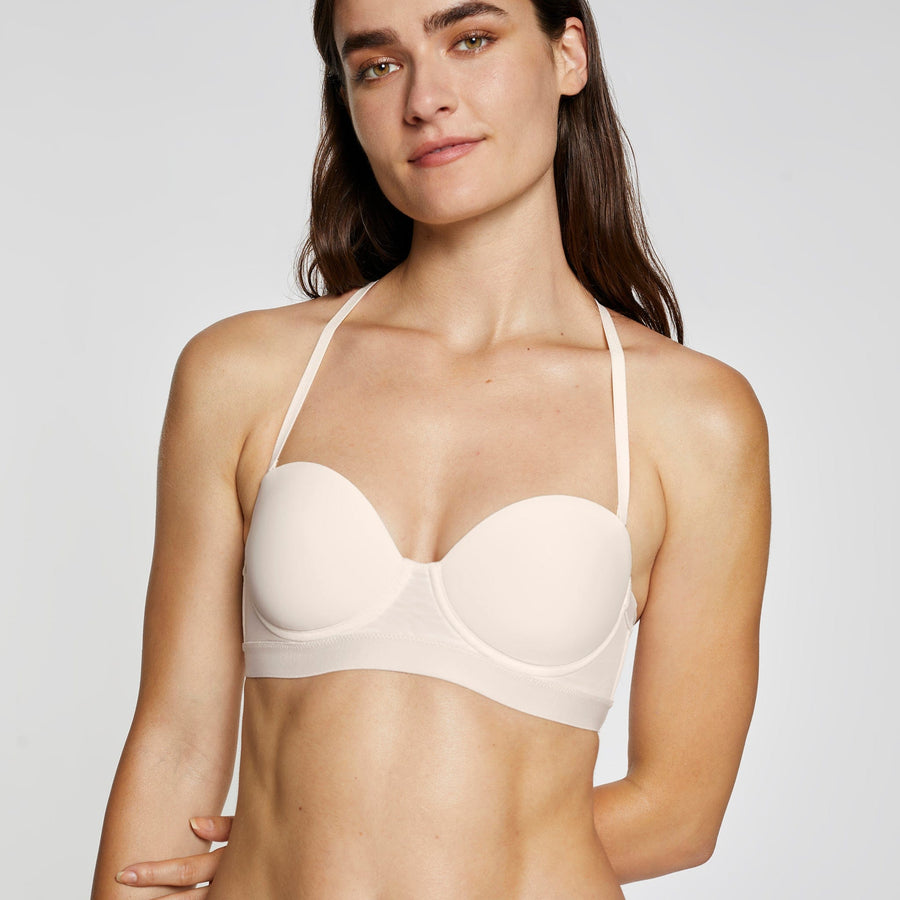 Dominique wears 34B