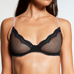 Lizzy wears 32B