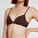 Carina wears 32A
