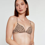Carina wears 32A