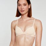 Carina wears 32A