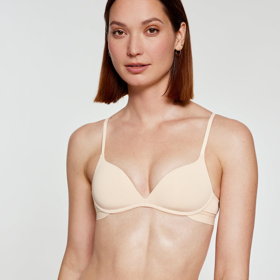 Carina wears 32A