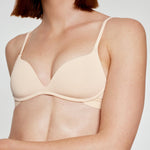 Carina wears 32A