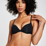 Keyshla wears 32B