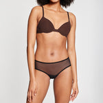 Abelise wears 32A