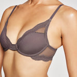 Cindy wears 30B