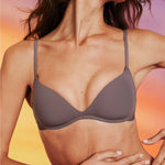 Mariah wears 32B