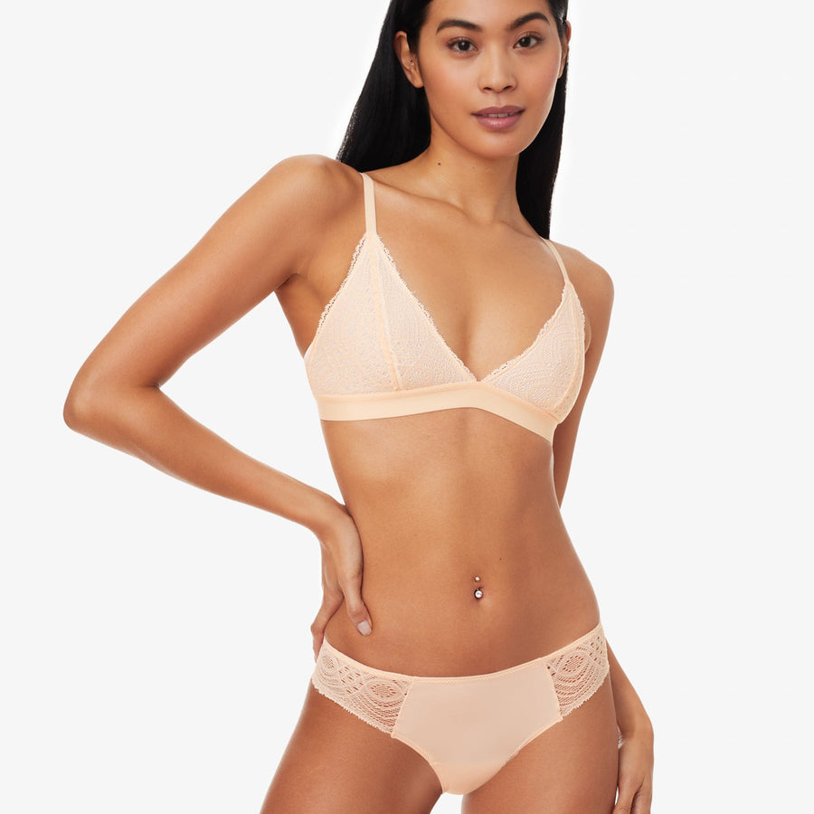 Aya wears XS