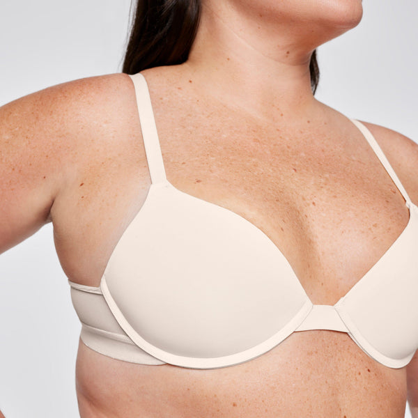 Kelsey wears 38B